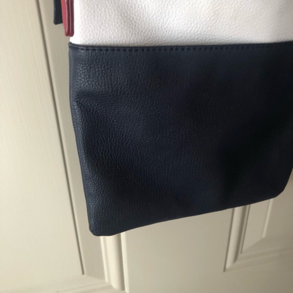 TOMMY HILFIGER CROSSBODY - Picture 8 of 10